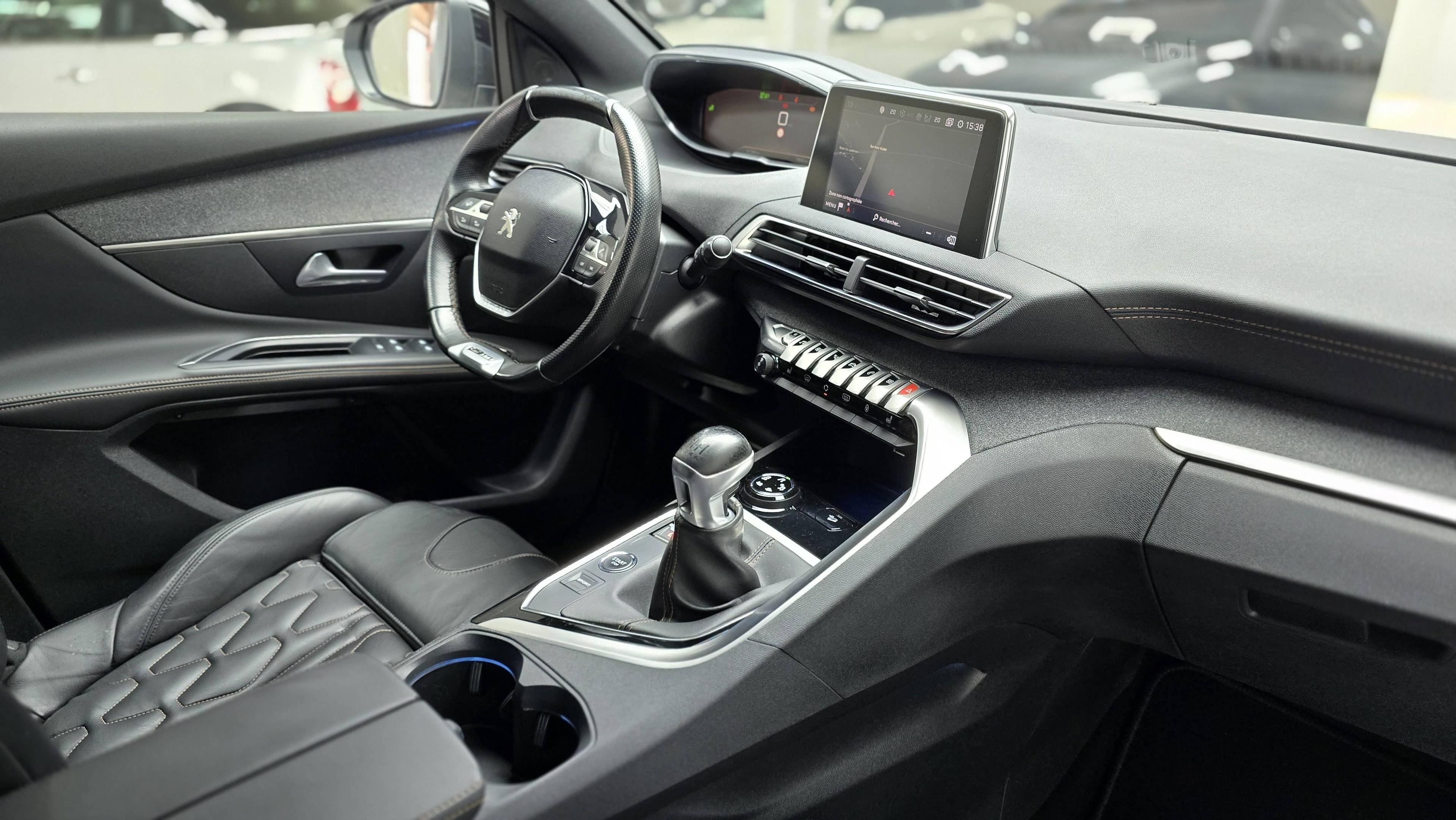 PEUGEOT 5008