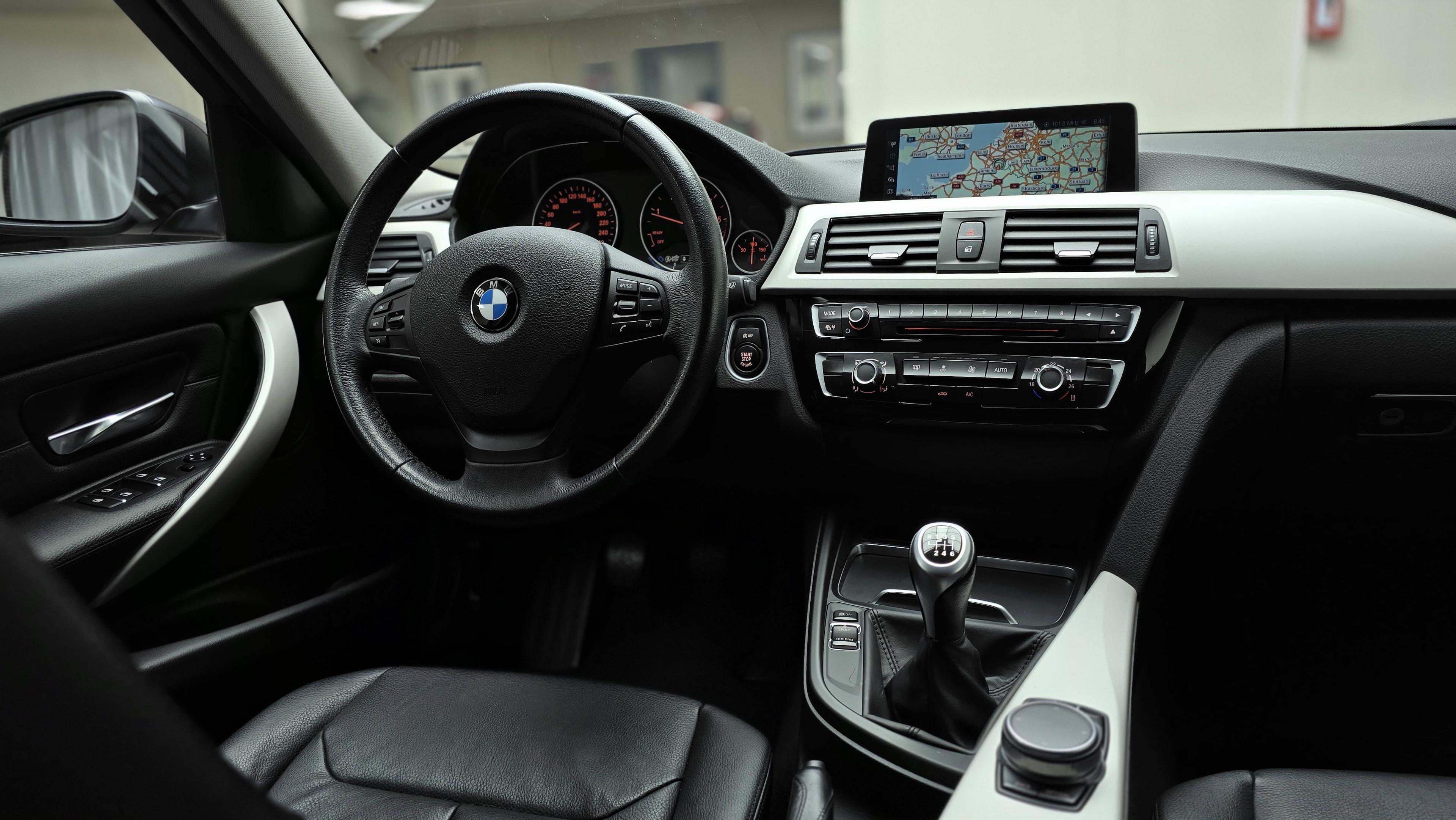 BMW SÉRIE 3