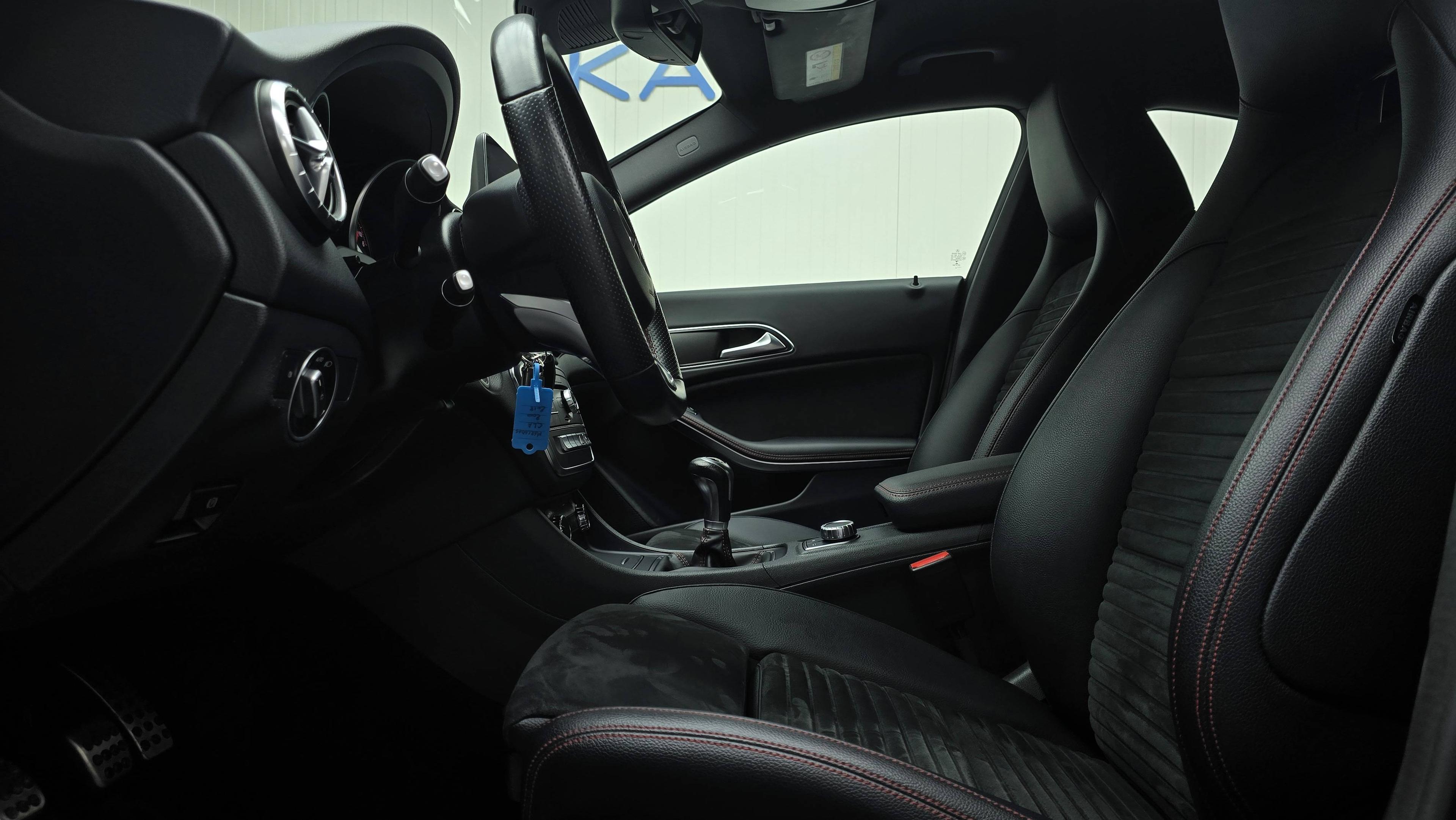 MERCEDES-BENZ CLA
