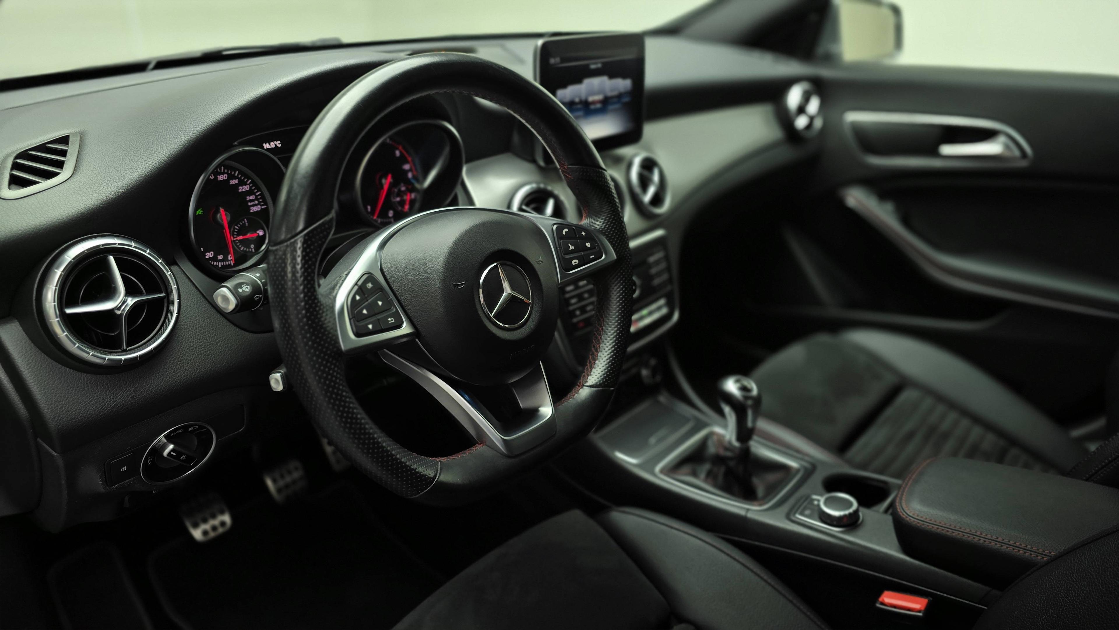 MERCEDES-BENZ CLA