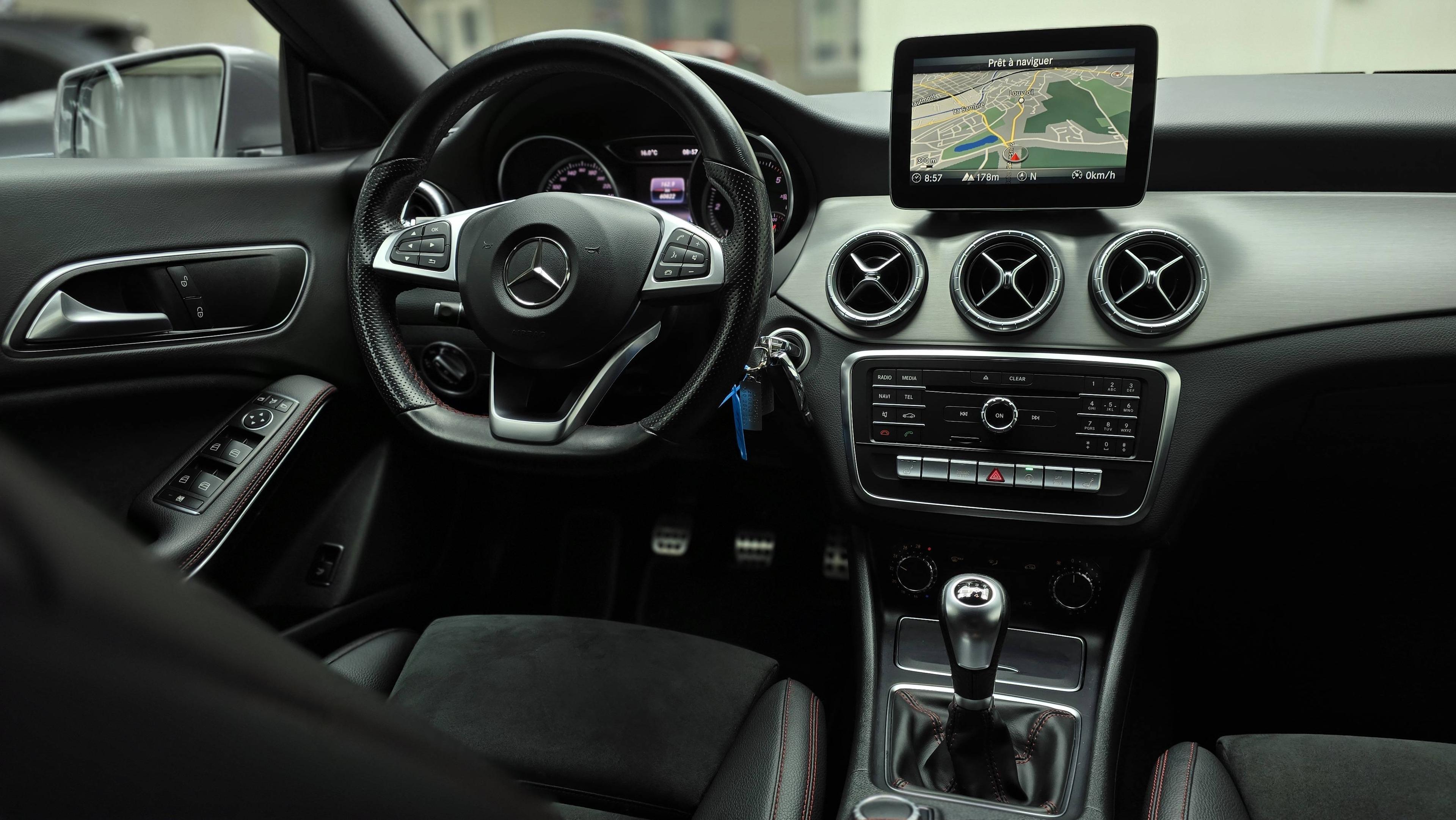 MERCEDES-BENZ CLA