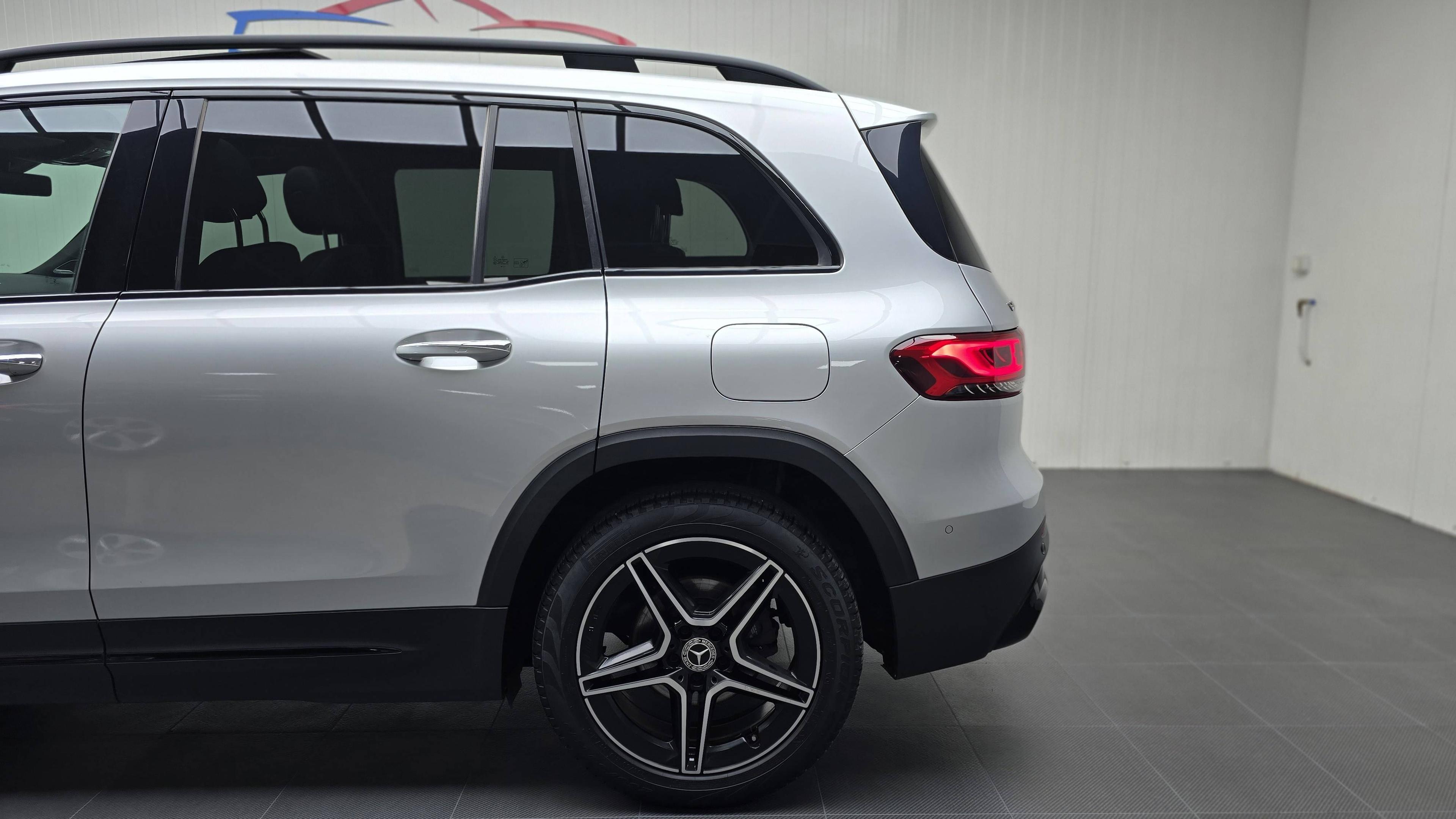 MERCEDES-BENZ GLB