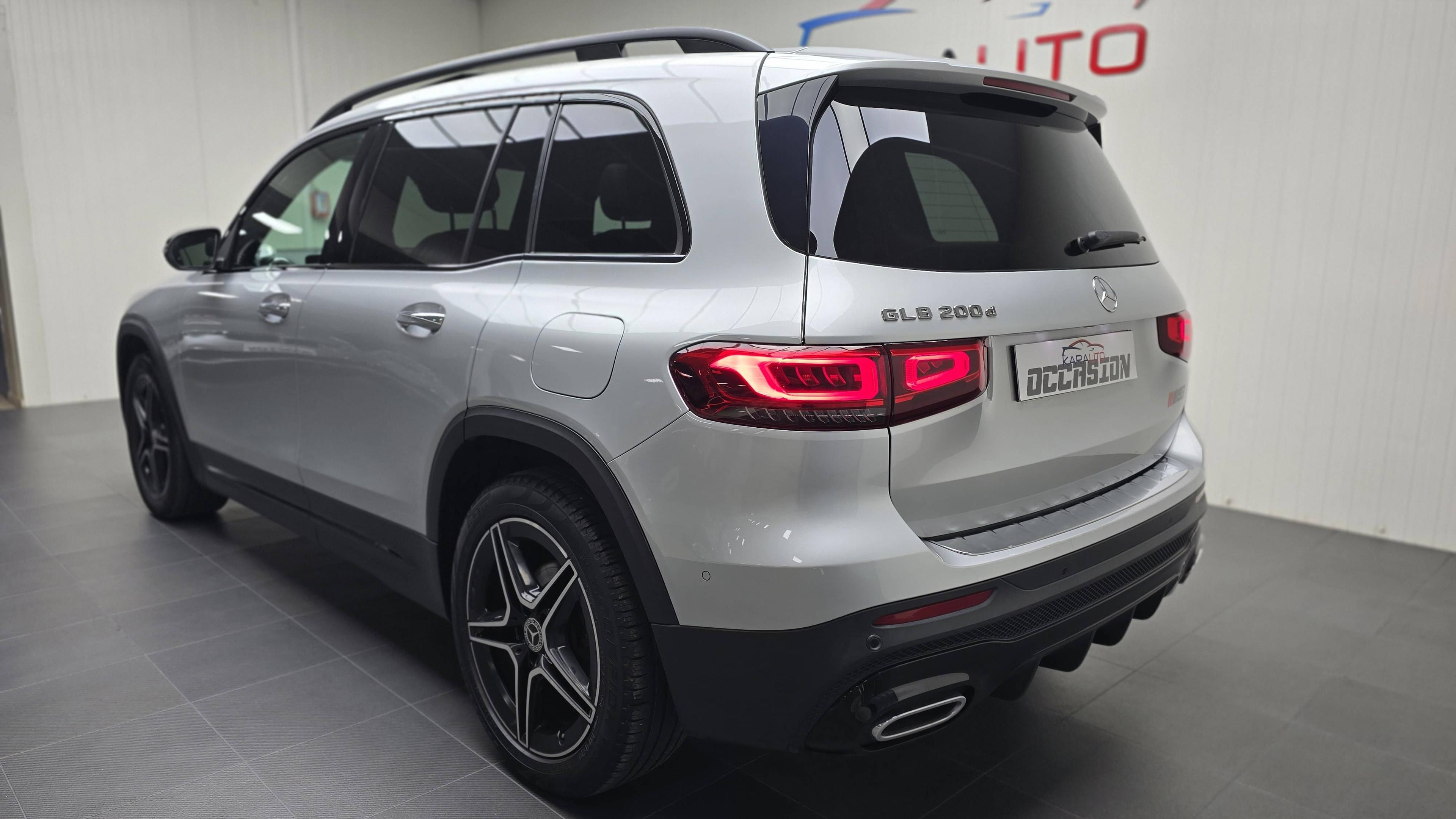 MERCEDES-BENZ GLB