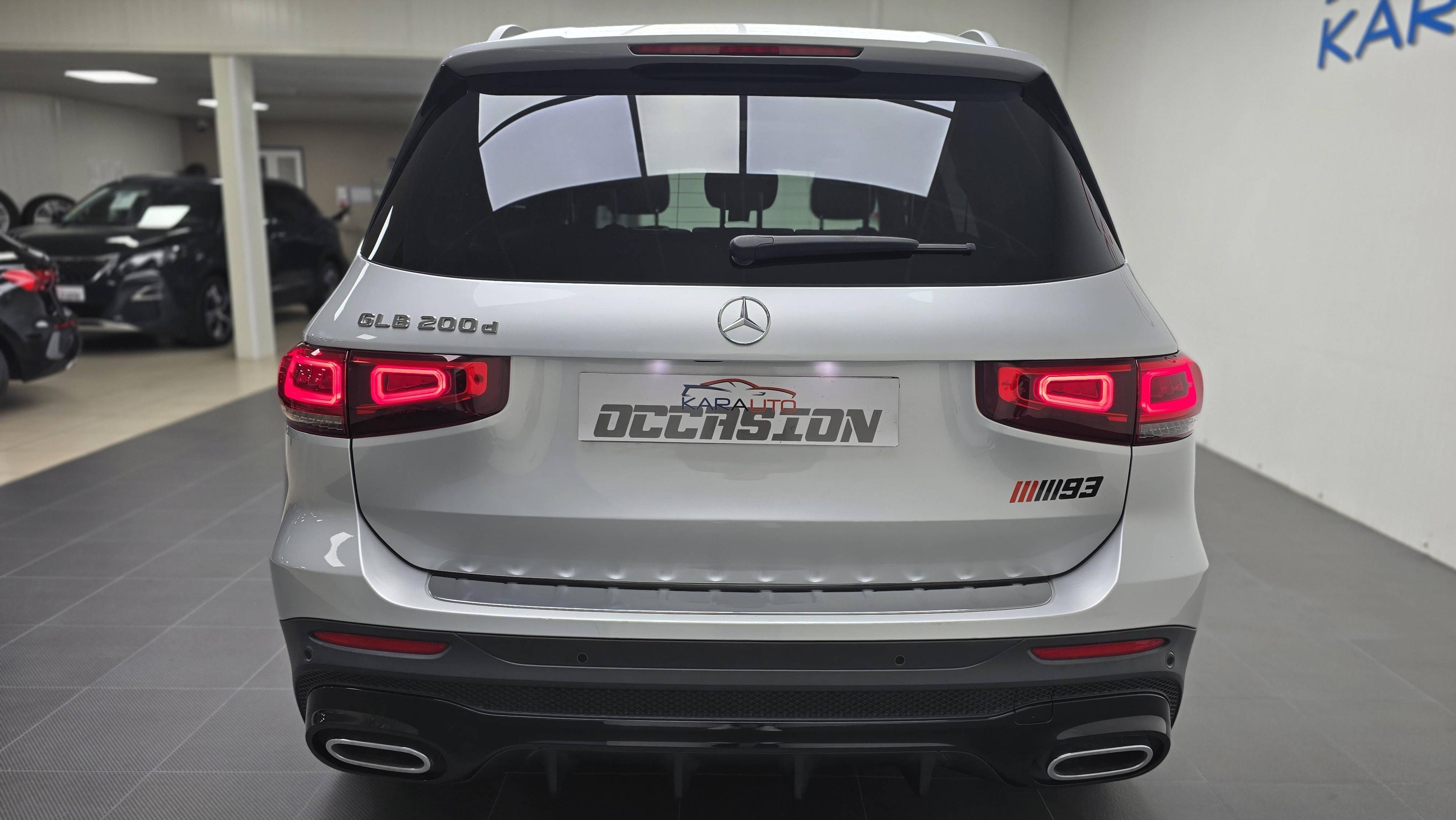 MERCEDES-BENZ GLB