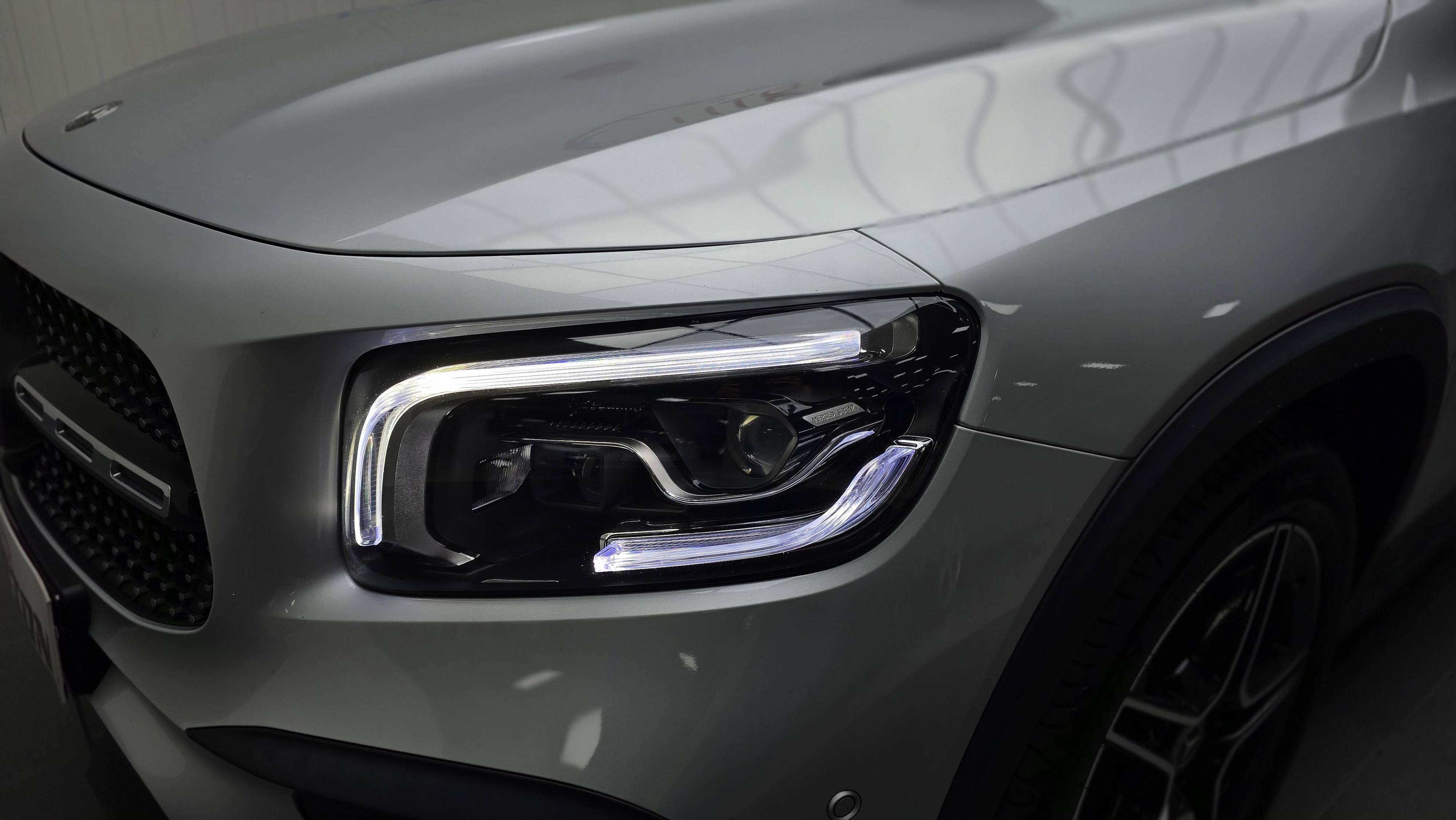 MERCEDES-BENZ GLB