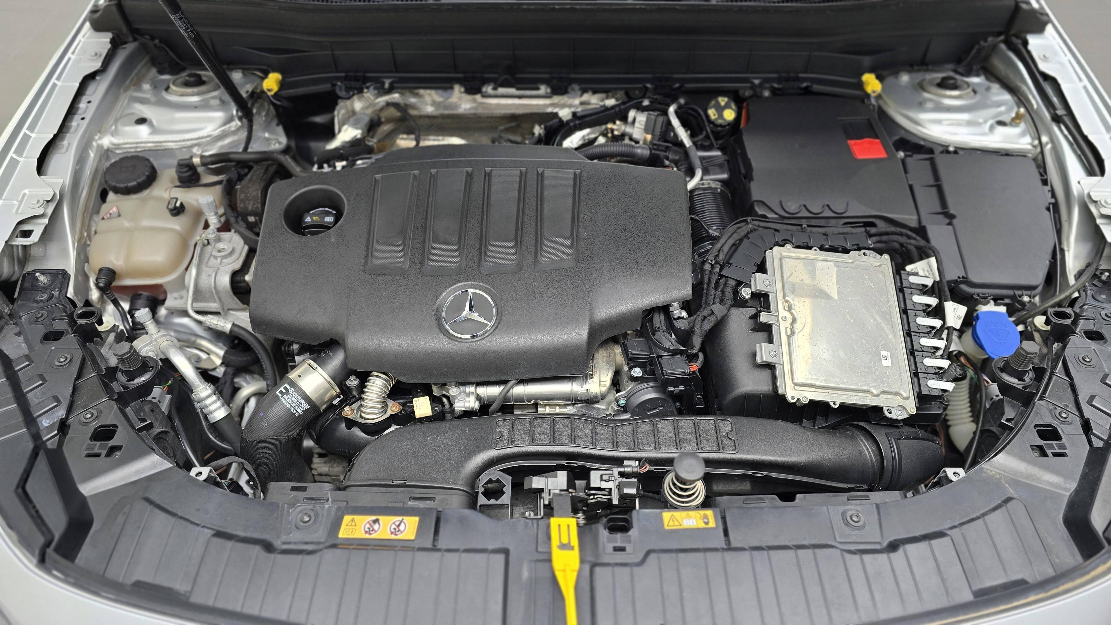 MERCEDES-BENZ GLB