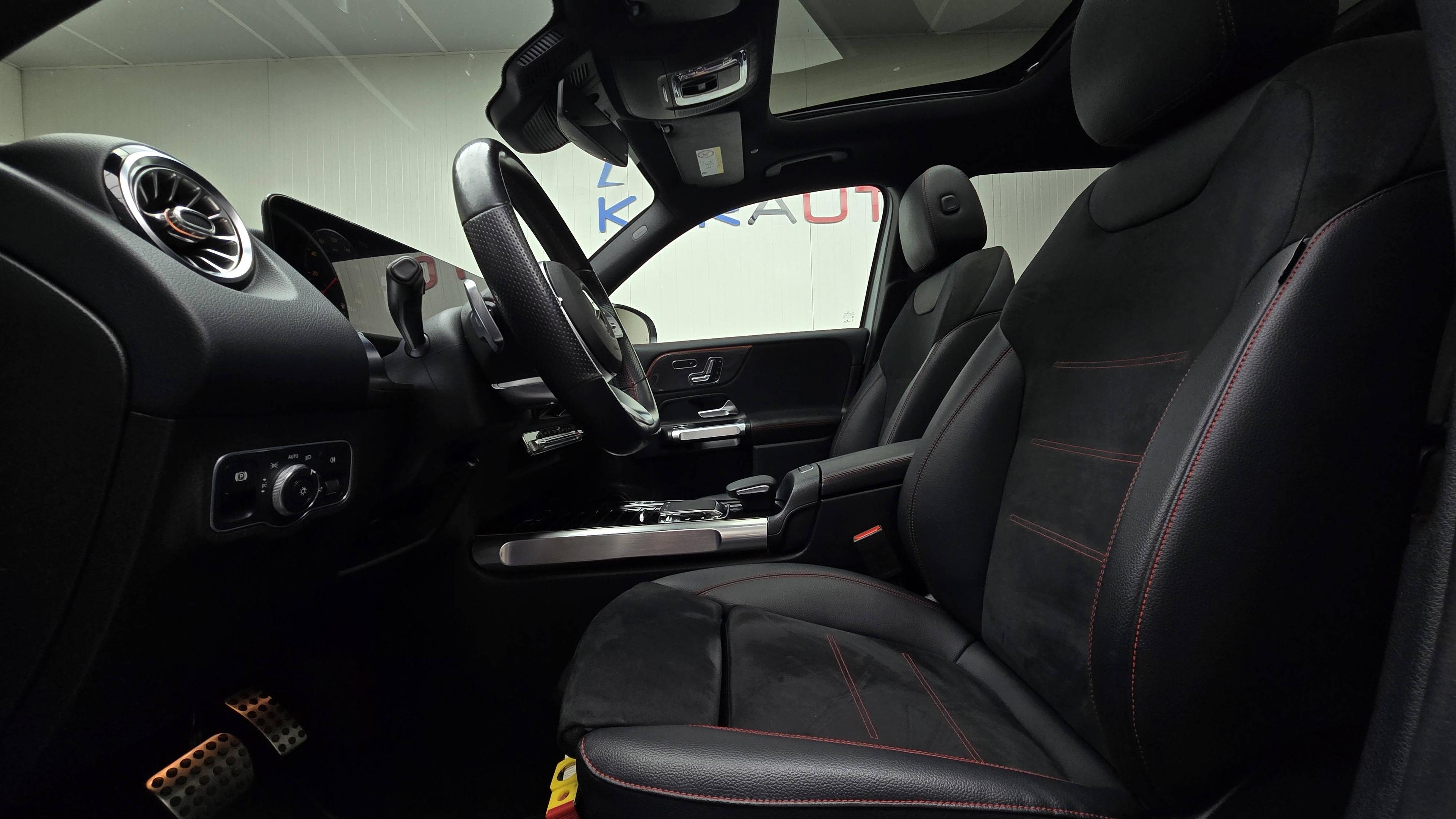 MERCEDES-BENZ GLB
