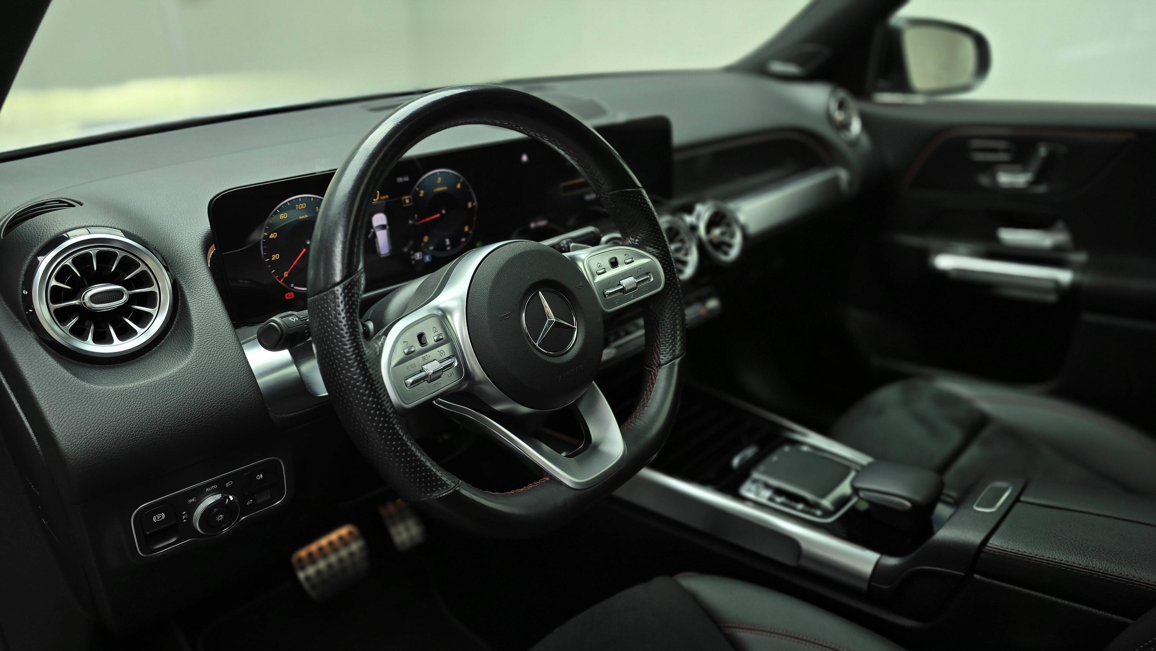 MERCEDES-BENZ GLB