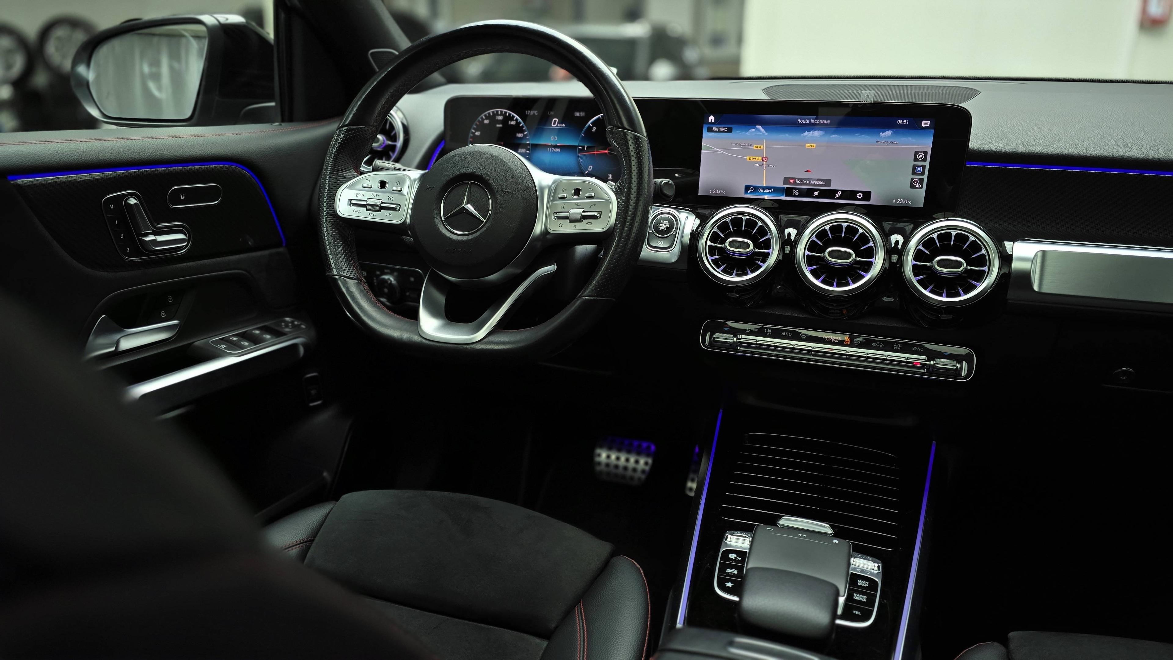 MERCEDES-BENZ GLB
