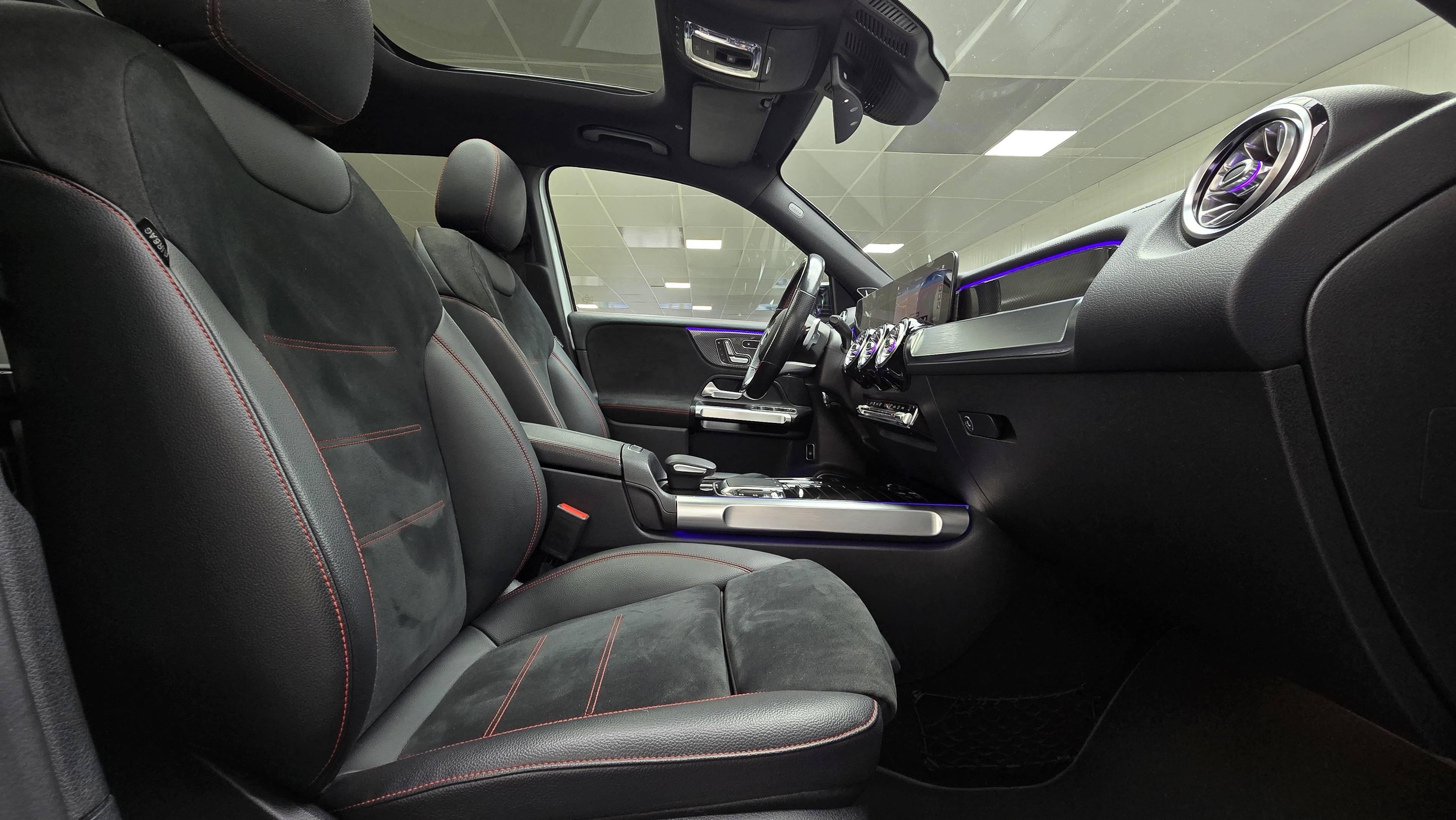 MERCEDES-BENZ GLB