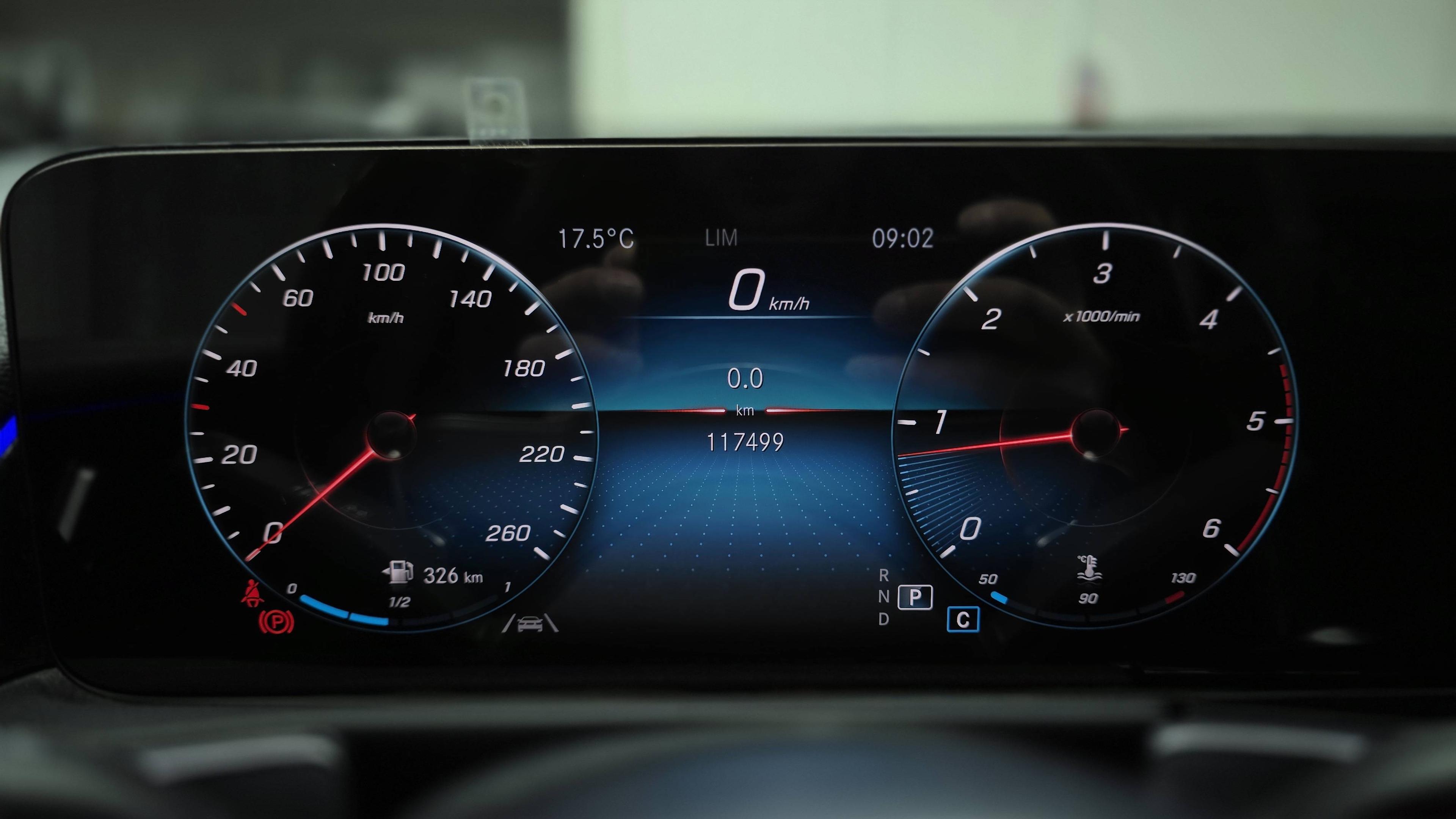 MERCEDES-BENZ GLB